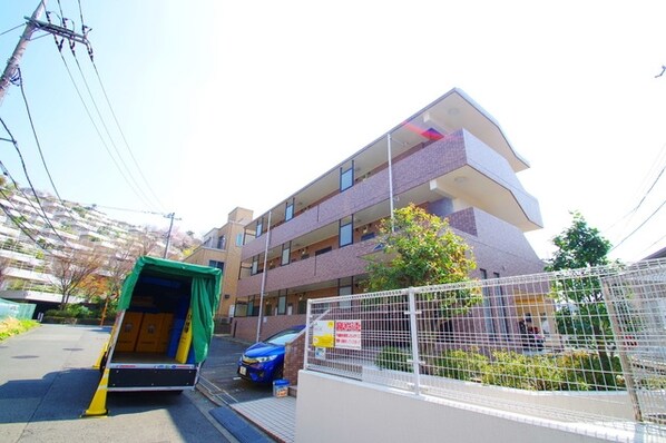 カーサ百合丘の物件外観写真